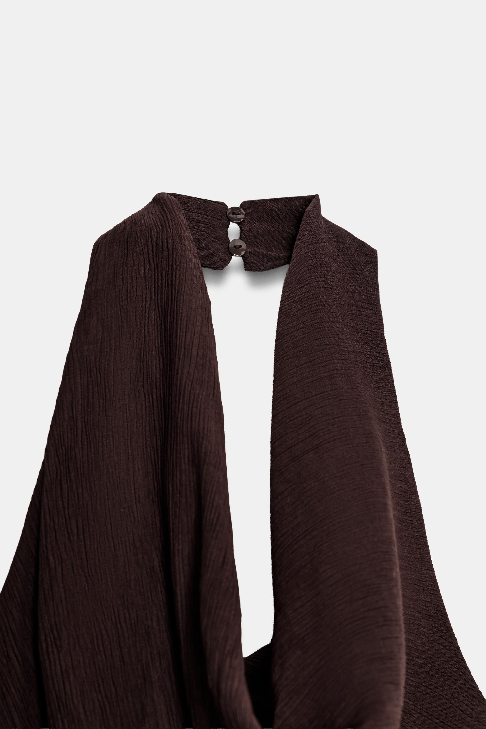 ROBE COURTE HALTER À BAS ASYMÉTRIQUE